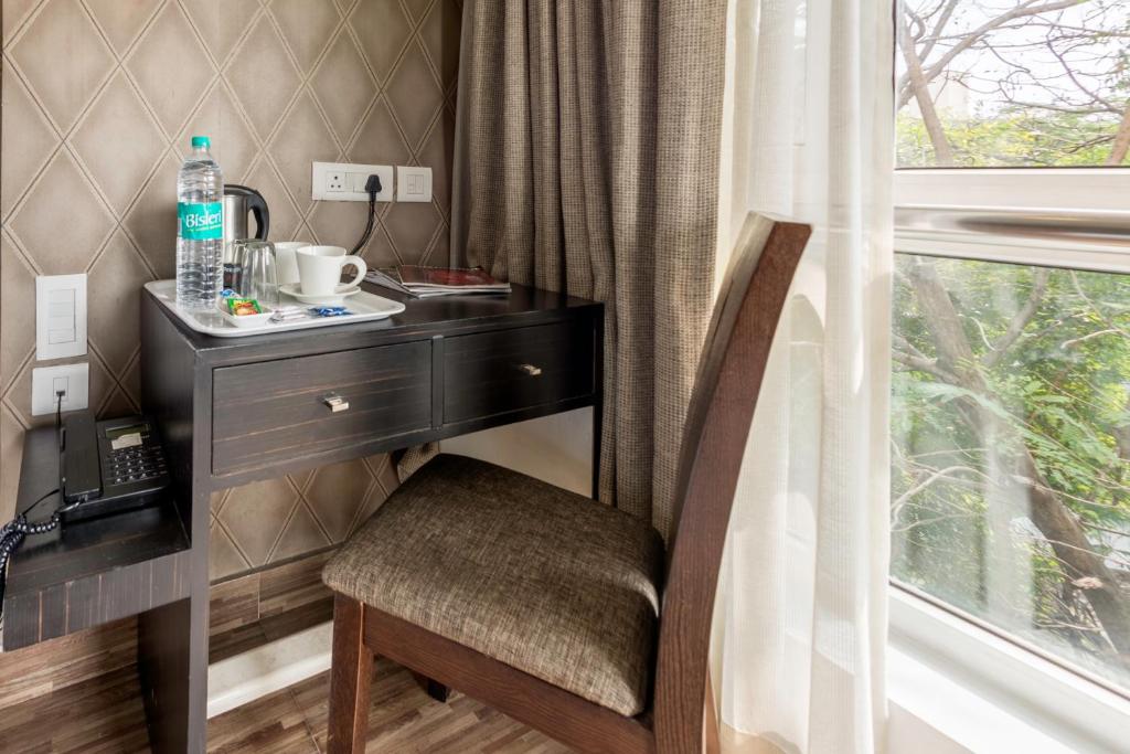 Двухместный ([Sanitized] Deluxe Double Room), Treebo J'S Five Two Boutique