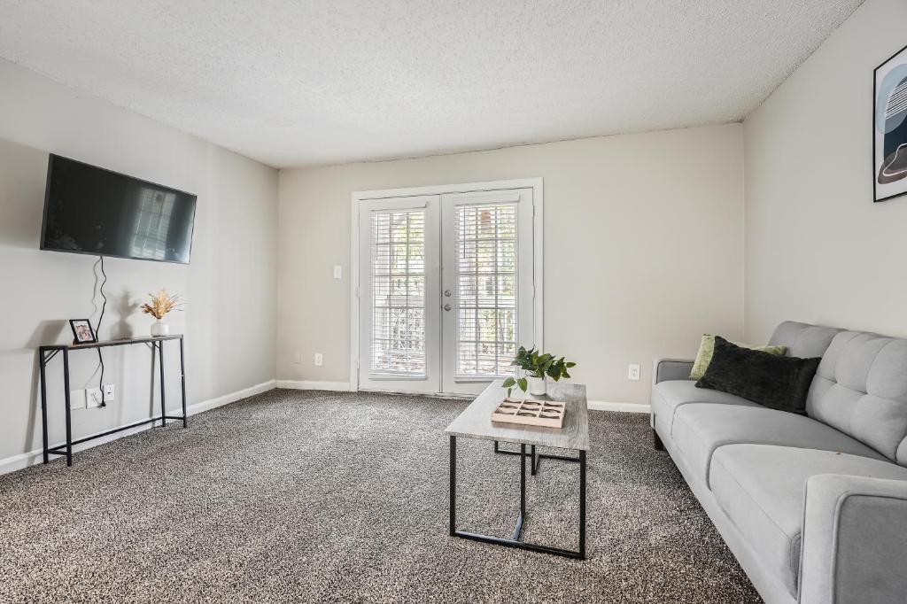 Crest At East Cobb 1830b Comfort Spacious 2bd 2bt image