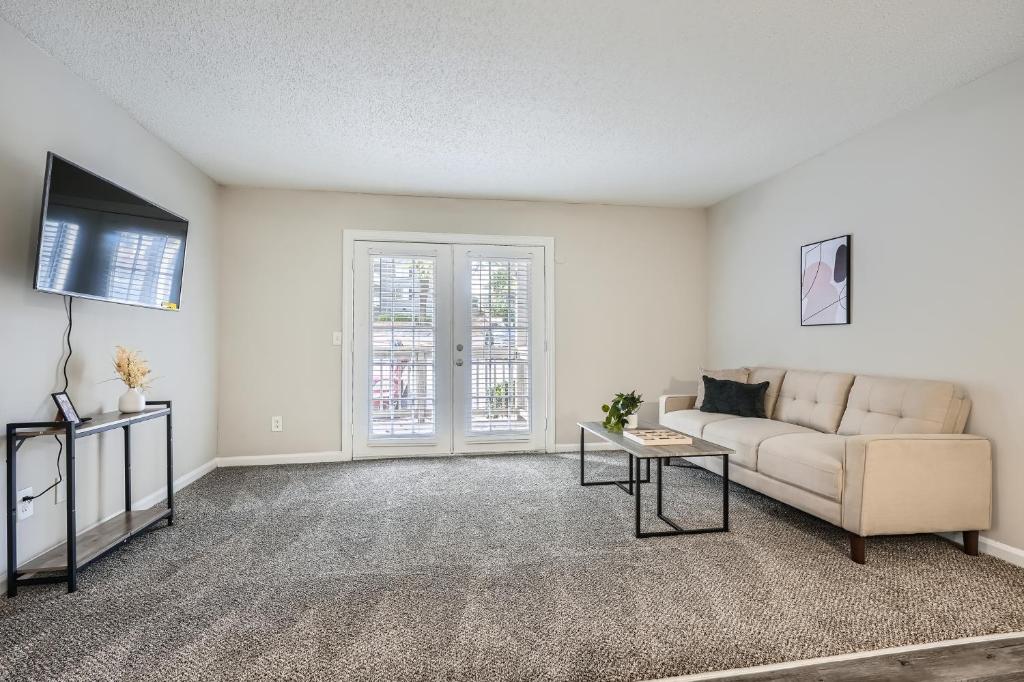 Crest At East Cobb1820e Comfort, Spacious 2bd 2bt image
