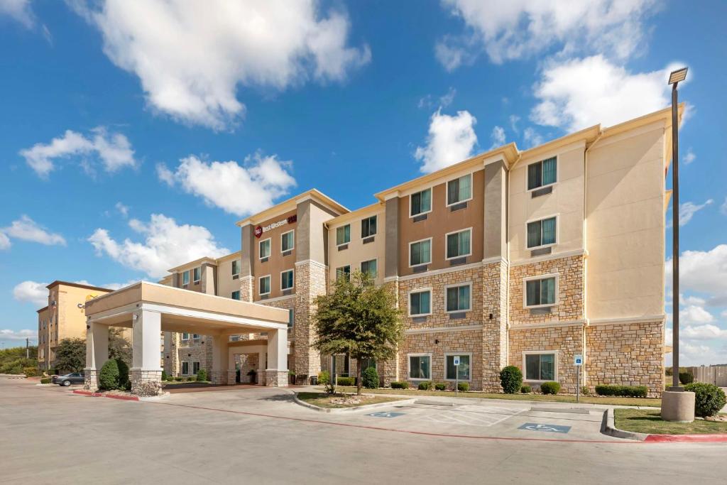 Best Western Plus Buda Austin Inn & Suites image