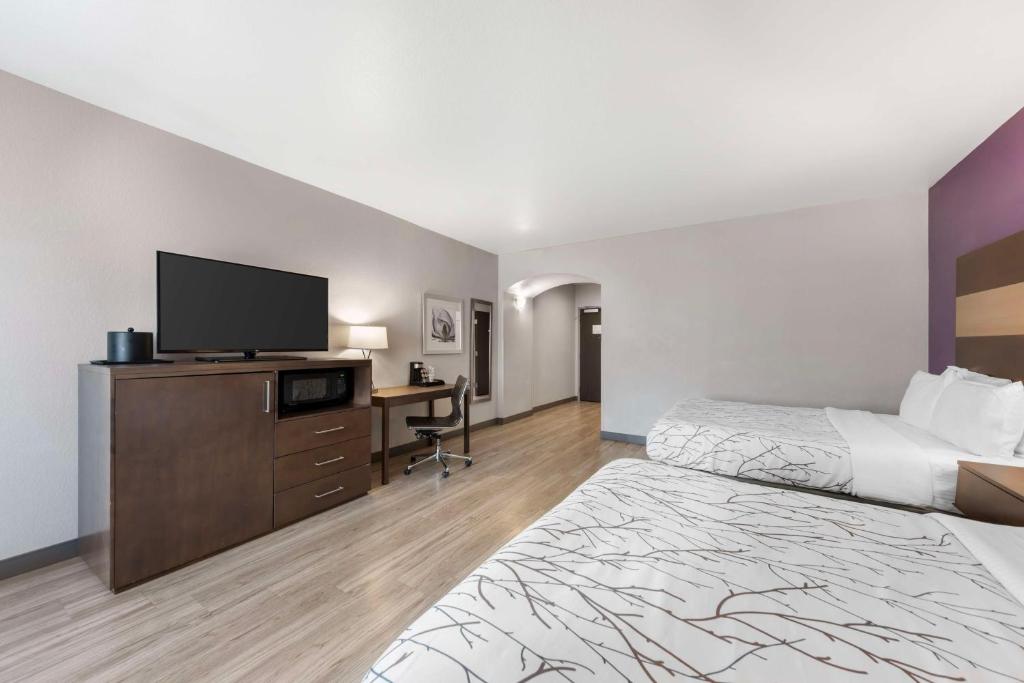 Best Western Plus Buda Austin Inn & Suites - Tap to explore photos