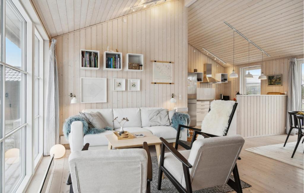 3 Bedroom Cozy Home In Lundby - Tap to explore photos