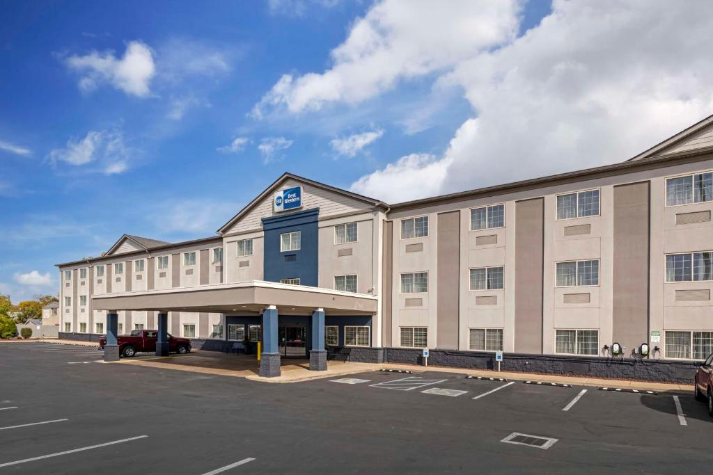 SureStay Plus by Best Western Louisville Airport Expo image