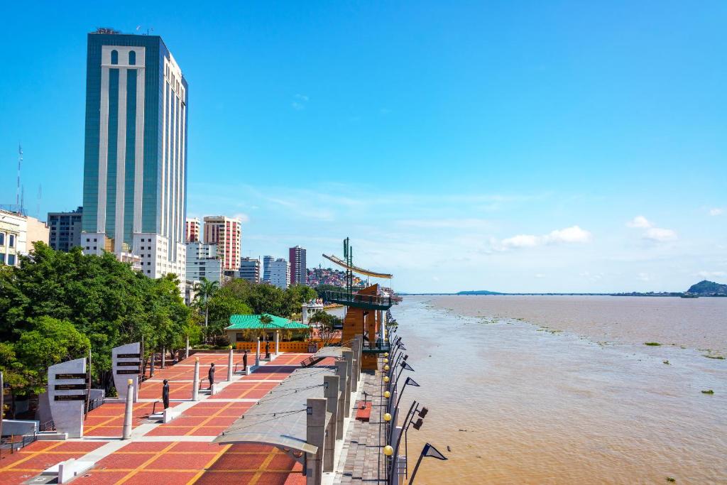 Hotel Palace Guayaquil - Tap to explore photos