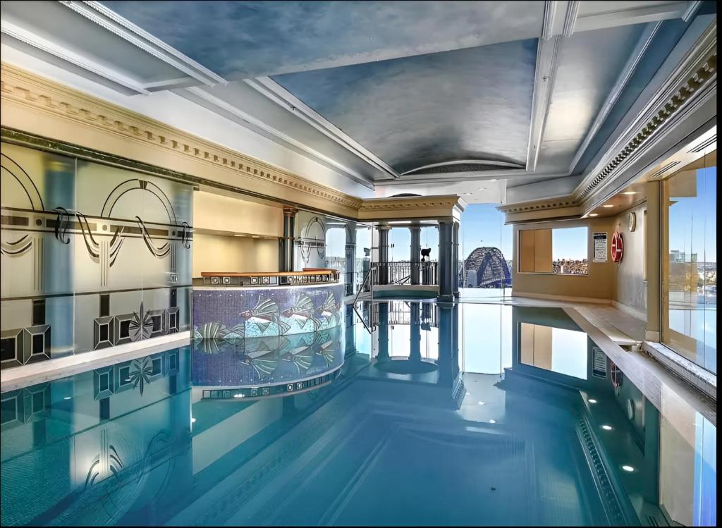 Central Sydney Apartment with Pool, Sauna and Gym!