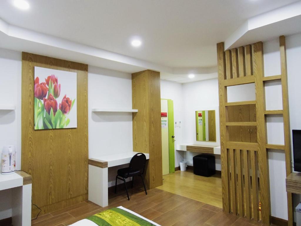 The SR Residence Lampang photo 2
