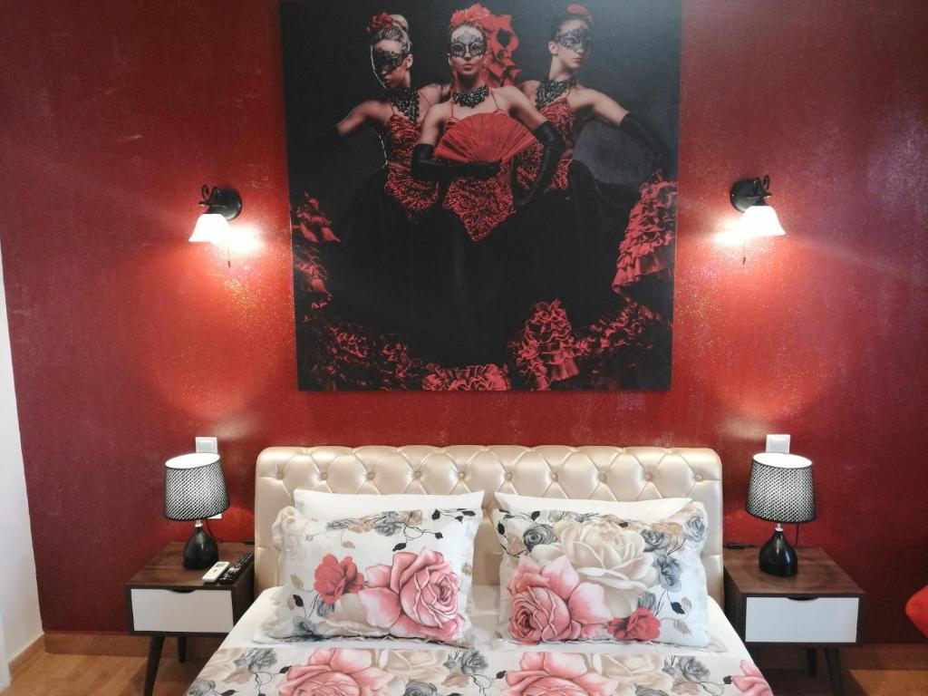 Acropolis Luxe Apartment - Tap to explore photos