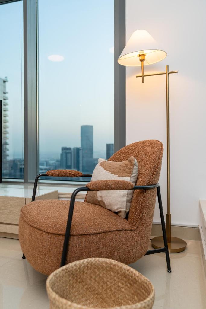 Luxury High Floor 1BR with Full Burj Khalifa View by Auberge photo 2