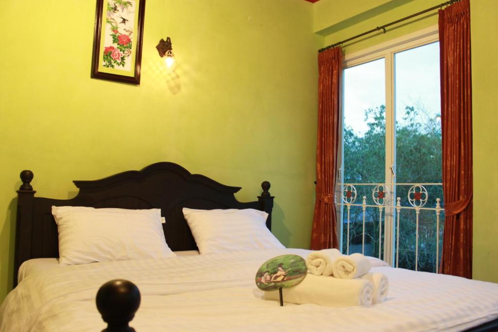Khaolak Boutique Heritage - Tap to explore photos