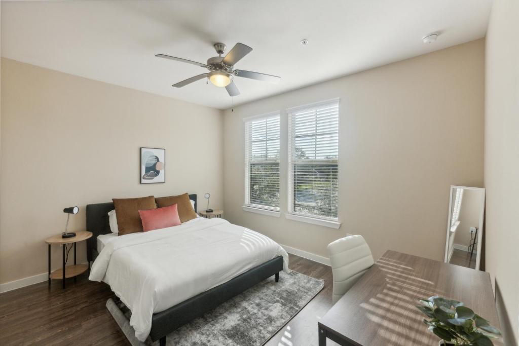 Cullen 8206 I New Construction 1bd Apt I Gated image