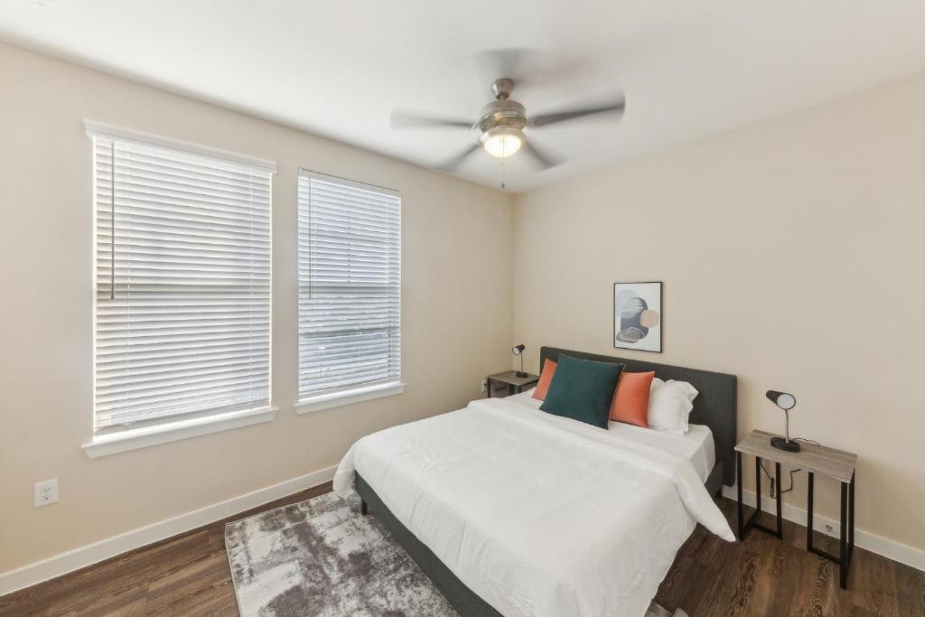 Cullen 5312 I New Construction 2bd Apt I Gated image
