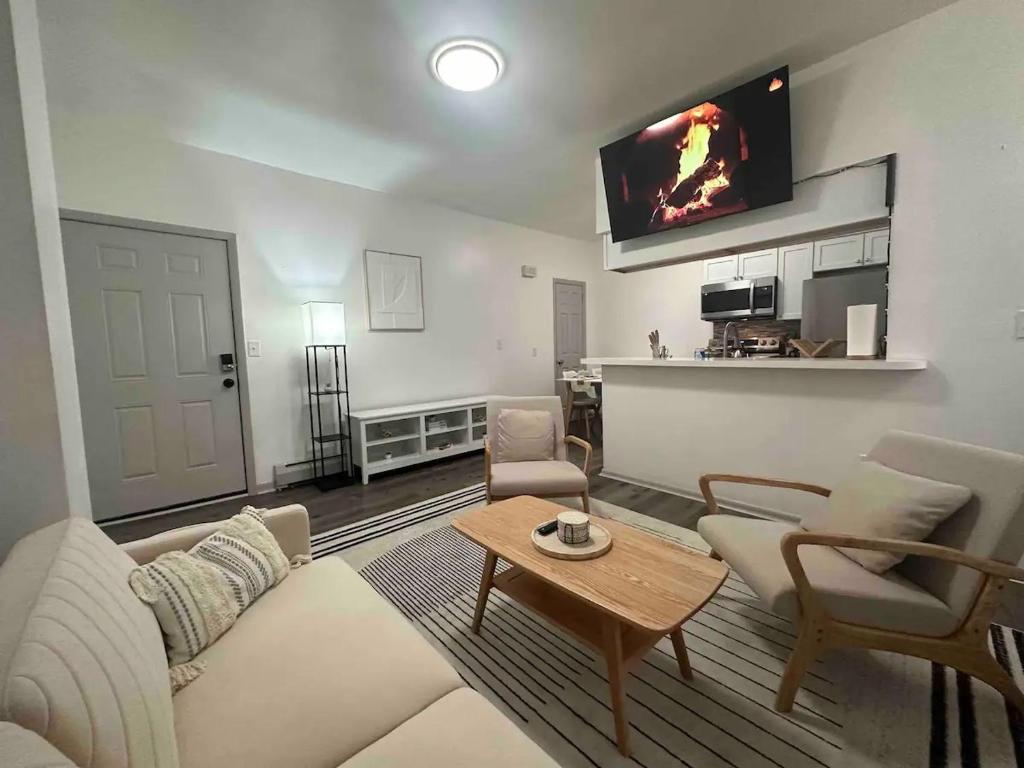 Affordable Stay Near Proctors - A8 image