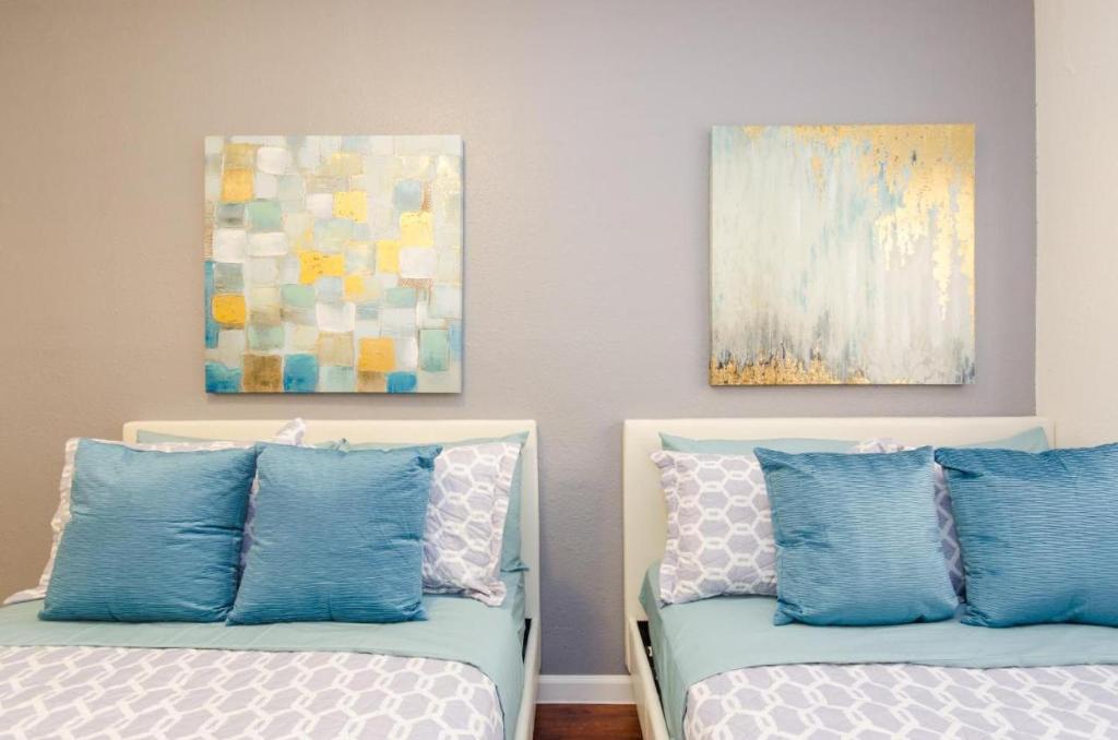 Cozy Studio in the Heart of Hollywood image
