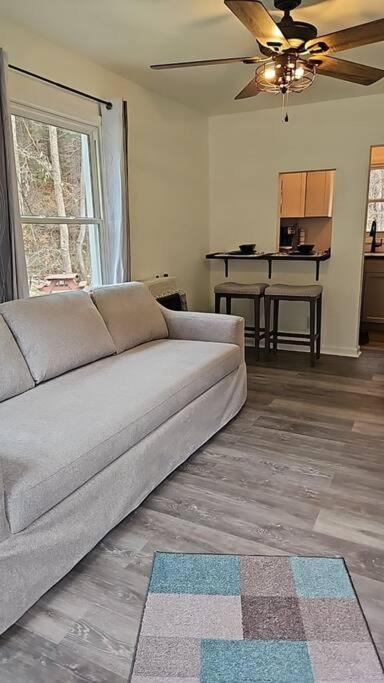 Lux Cabin By The Pipestem creek Pet friendly image