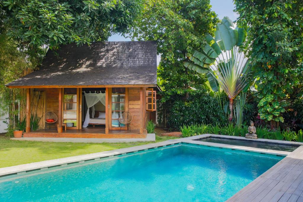 Villa Charlie Seminyak photo 2