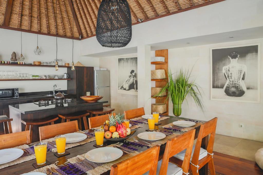 Villa Charlie Seminyak photo 4