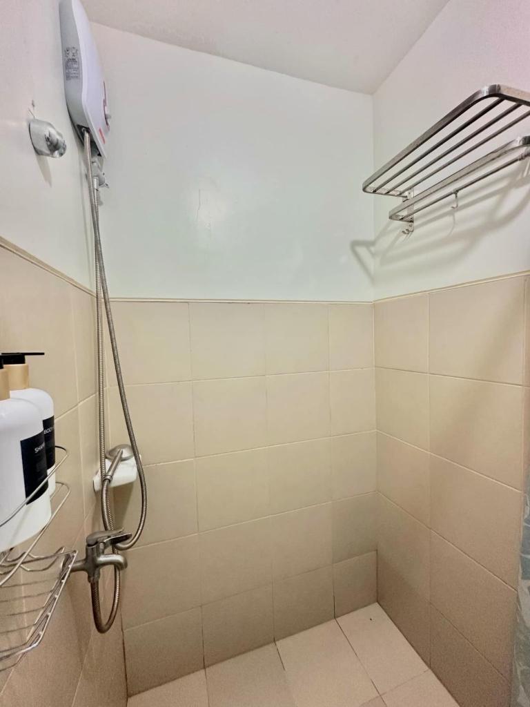 DandD's Place Studio Unit 1 with Free Netflix - Tap to explore photos