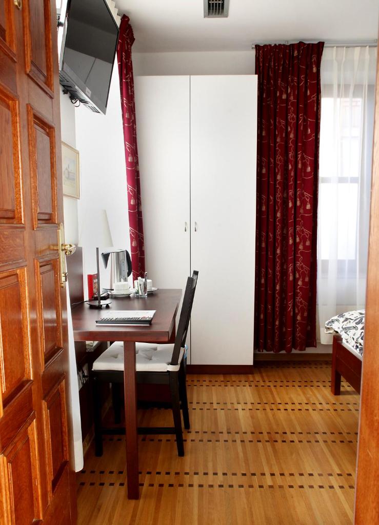 Guest House Isabel - Tap to explore photos