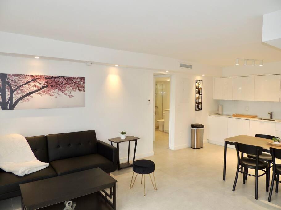 2BR in Heart of SoBe with Parking image