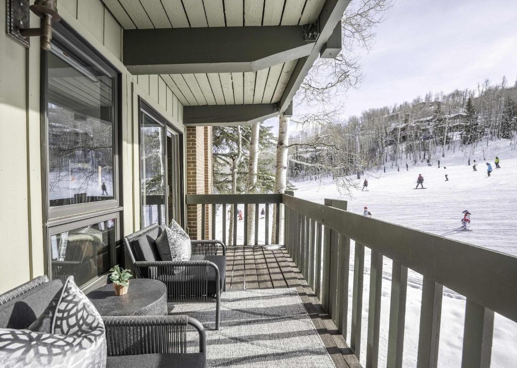 Renovated 2 BR Condo w Hot Tub -Mountain Views! image