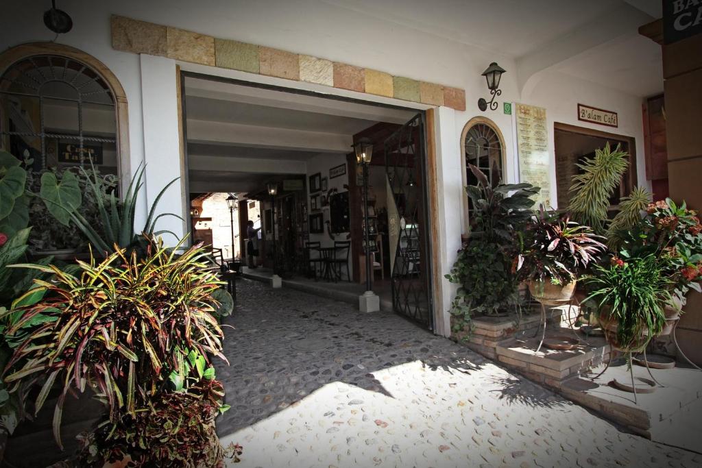 Plaza Yat B'alam photo 2
