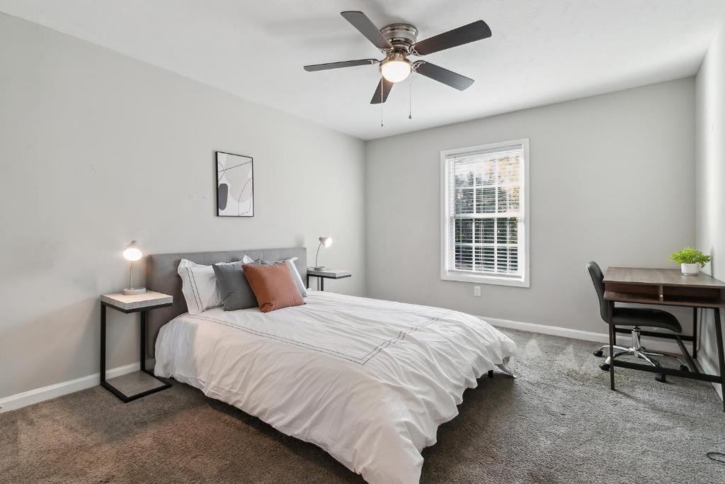 Barcelo At East Cobb Q5 1 Bd 1bth Newly Furnished image