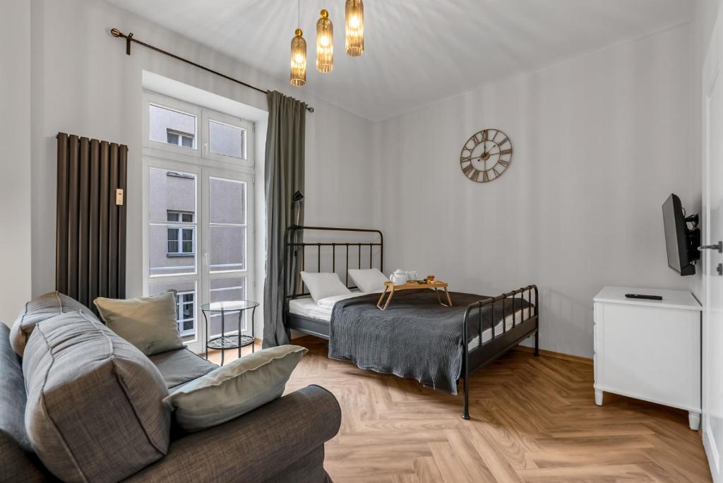 Chocimska Studio - Top Location, Tram&Shops nearby - by Rentujemy