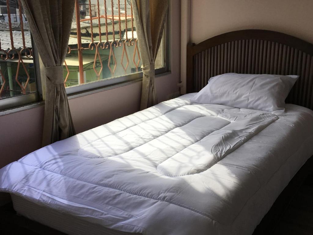 Двухместный (Двухместный номер Делюкс с 2 отдельными кроватями), The Grand Palace Hostel