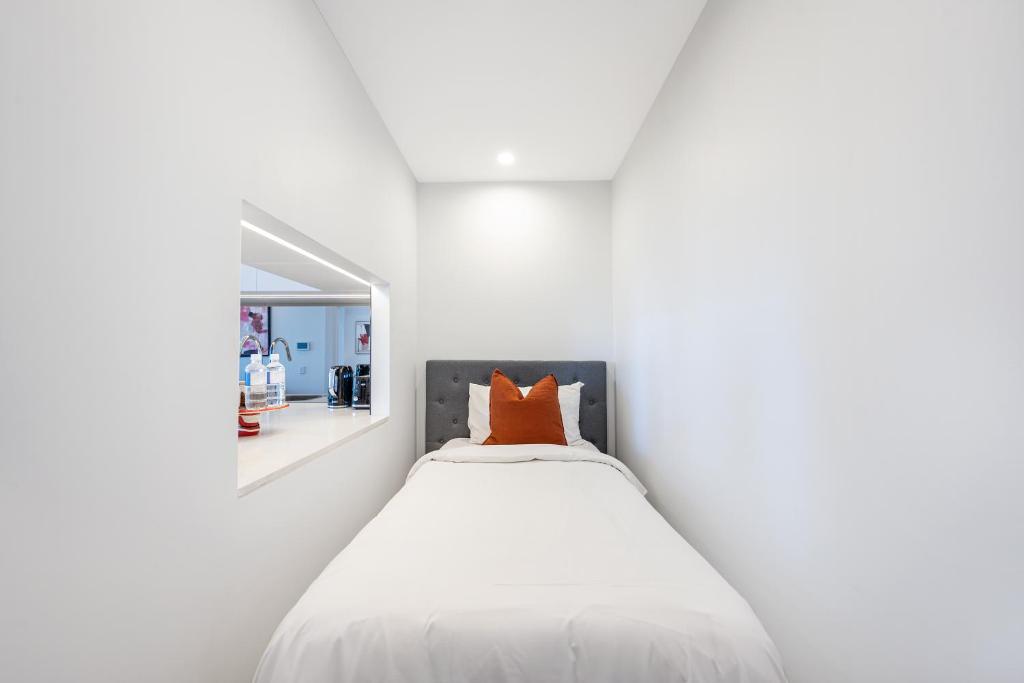 Modern 2B2BA Apartment in the Heart of Bankstown photo 4