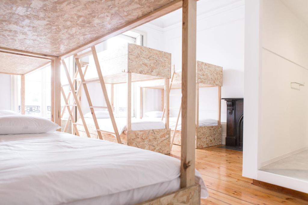 Номер (Кровать в общем 8-местном номере для мужчин и женщин), Porto Republica Hostel & Suites