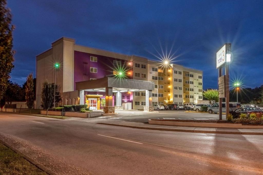 District 3 Hotel, Ascend Hotel Collection image