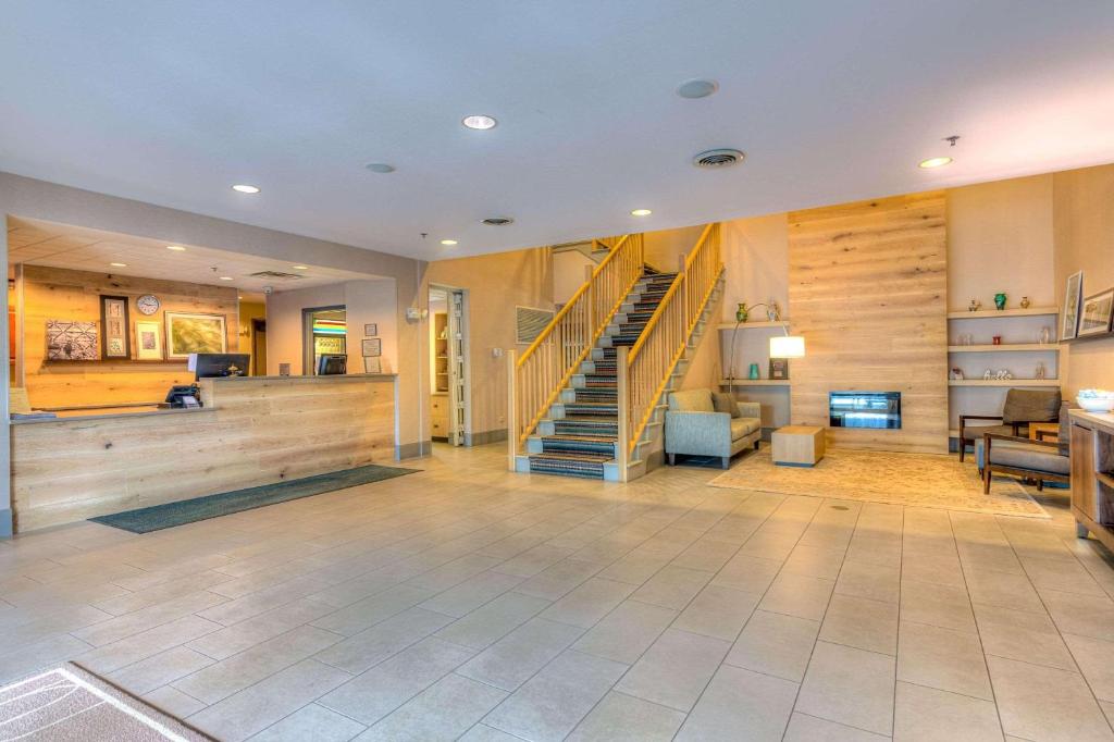 Country Inn & Suites by Radisson, Crystal Lake, IL image