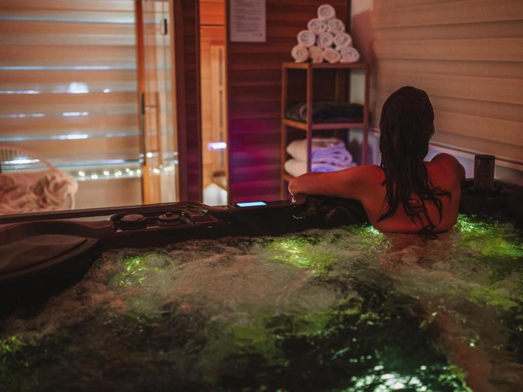 Villa Kamena with Pool, Jacuzzi & Sauna photo 2