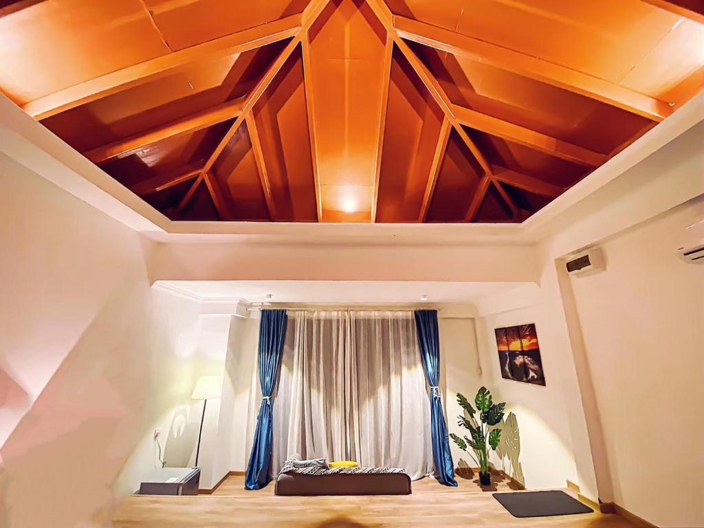 Dolphin Bay Island Resort 海豚岛 - Tap to explore photos