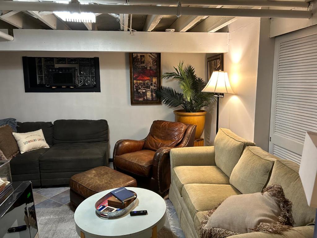 Pet friendly private studio apartment image