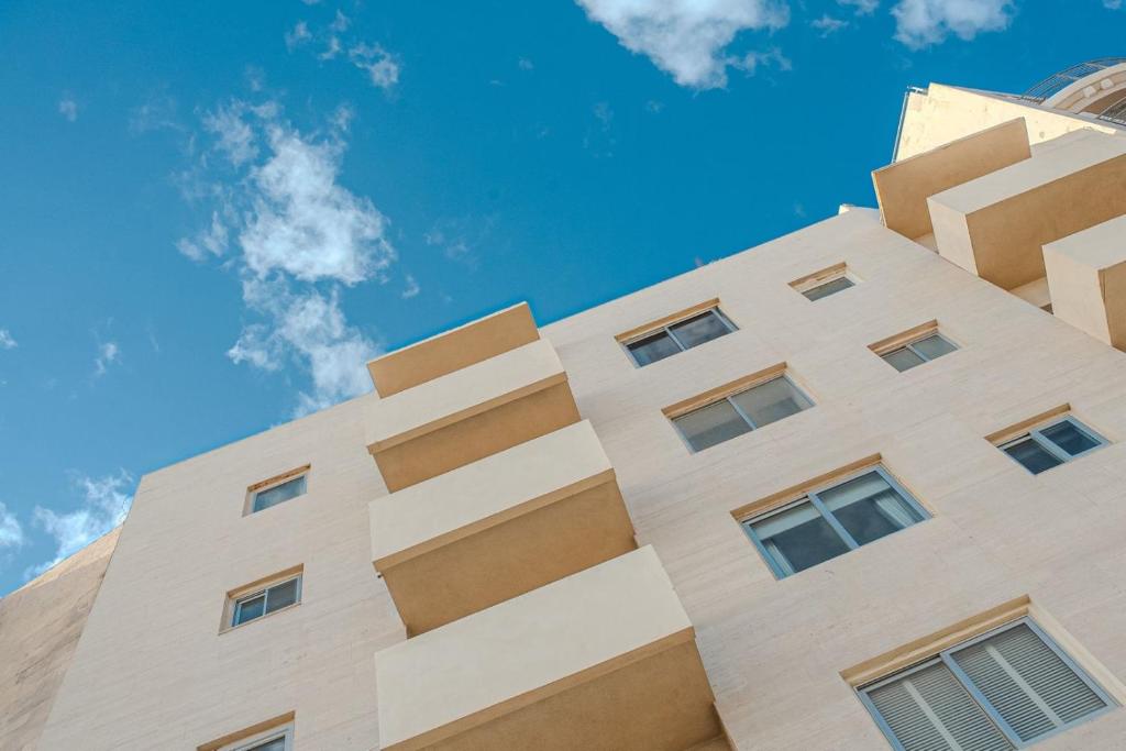 Direct Sea View 3 bedroom apartment including PS5