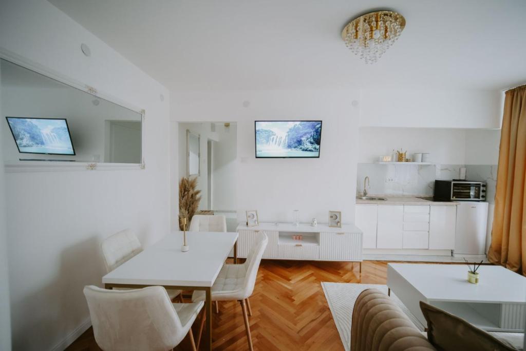Gold Luxury Apartment photo 3