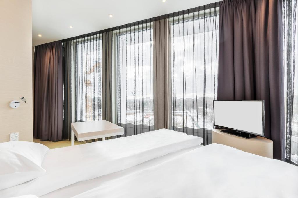 Двухместный (Улучшенный двухместный номер с 1 кроватью), Sound Garden Hotel Airport