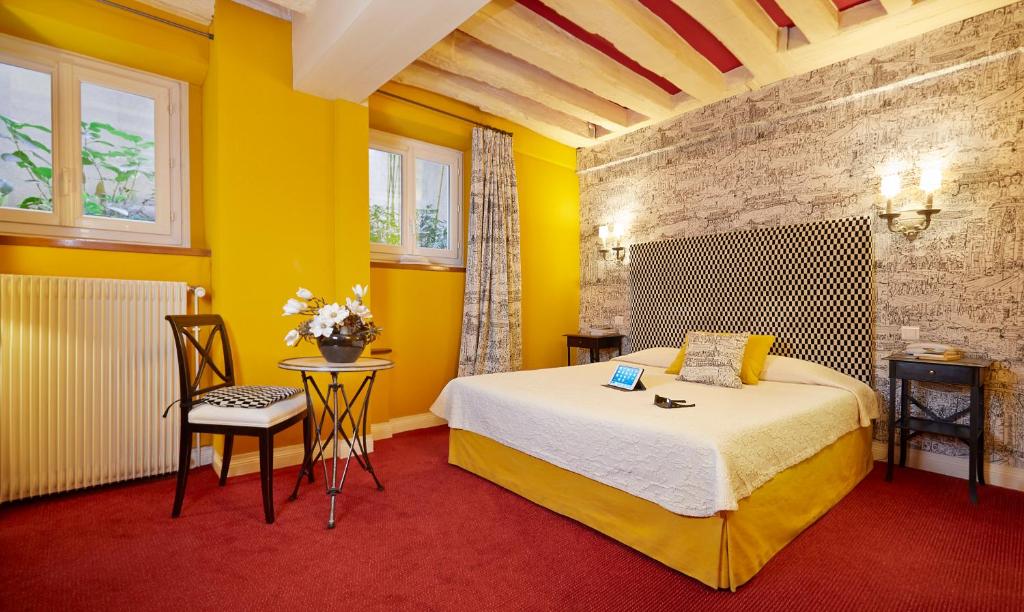 Двухместный (Улучшенный двухместный номер с 1 кроватью), Hôtel Beaubourg