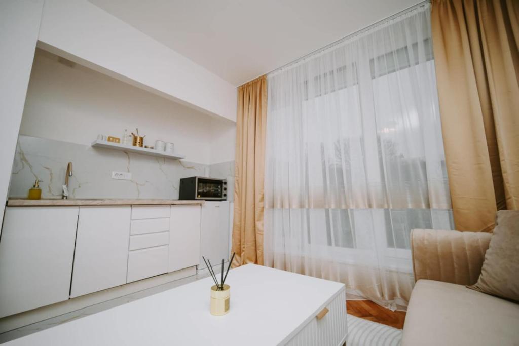 Gold Luxury Apartment photo 2