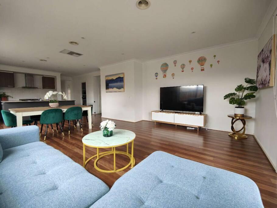 Beautiful 4 Bedrooms Houses
