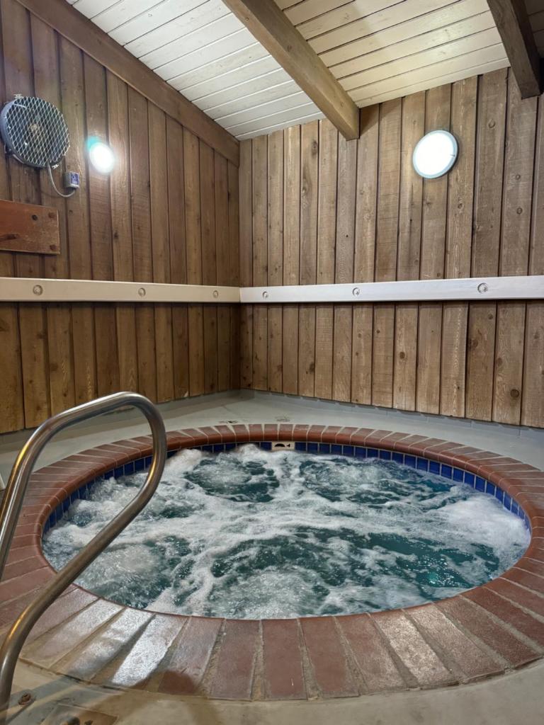 Nampa Inn & Suites image