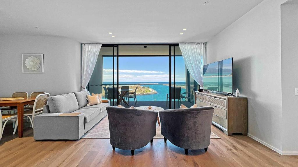 Waterfront Haven - Memorable Views photo 1