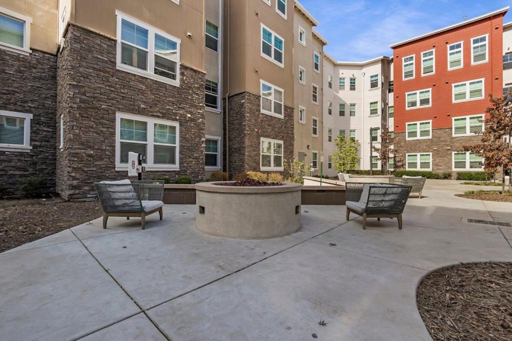 Modern Farmhouse APT RM Bth Gym Pool Tan image