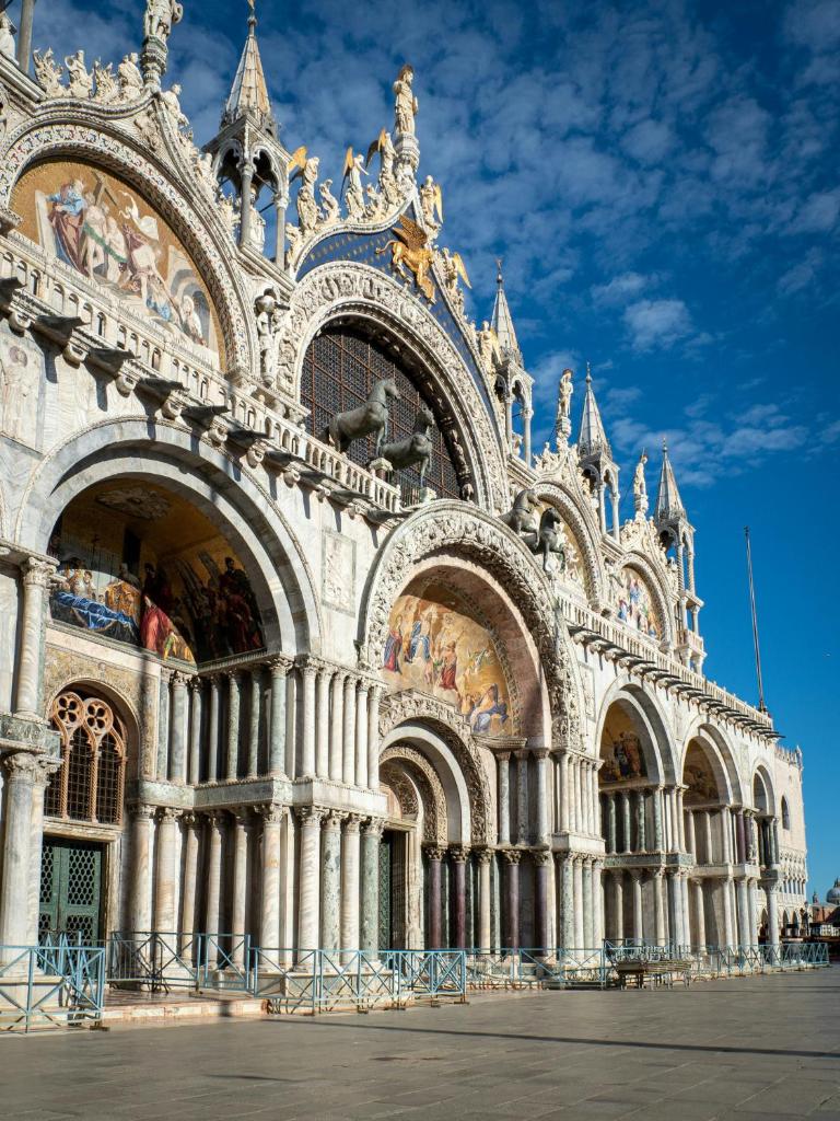 San Marco Loft - Tap to explore photos