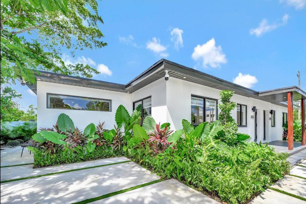 Modern Oasis Near Design District, Wynwood image