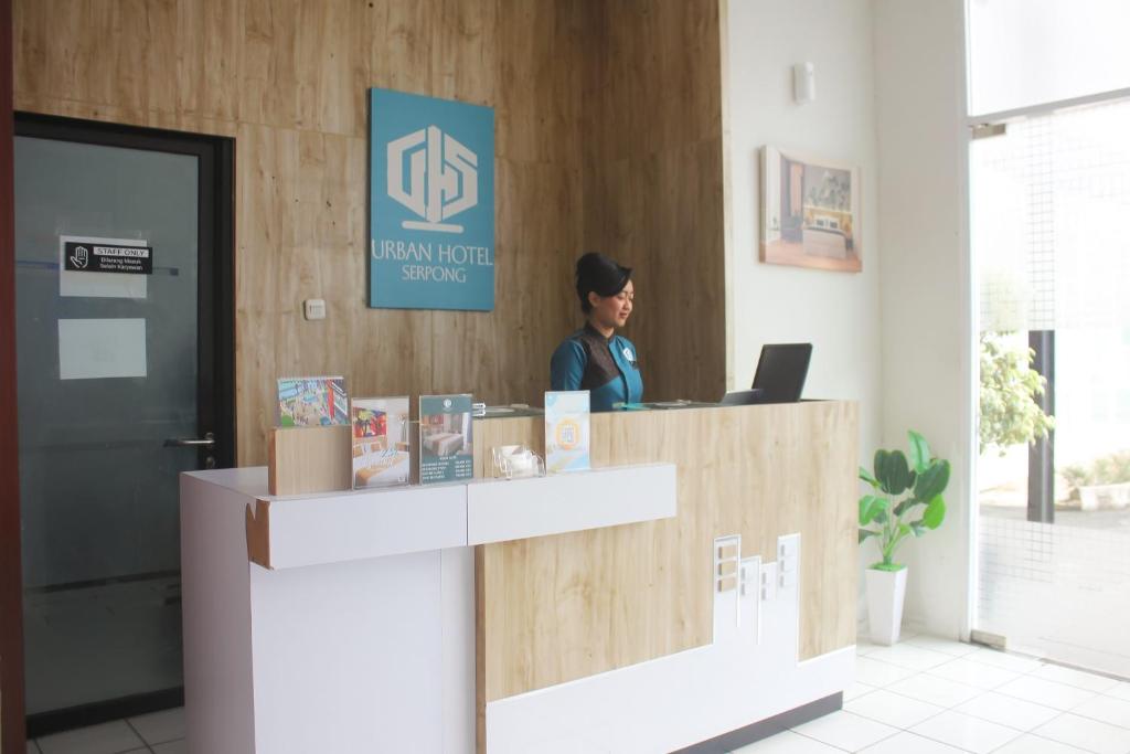 Urban Hotel Serpong photo 3