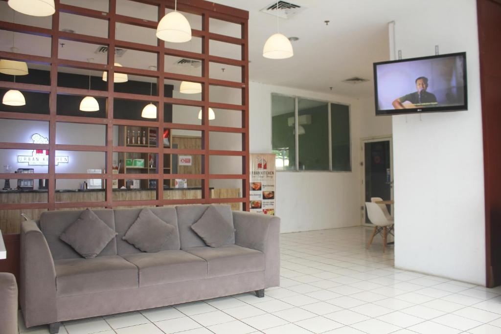 Urban Hotel Serpong photo 4