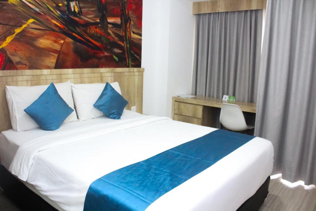 Urban Hotel Serpong photo 2