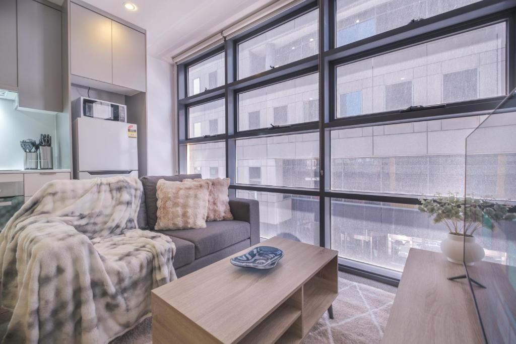 Enjoy The Heartbeat Of Melbourne Cbd 2br photo 2